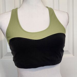 🏖 Woman's Keyhole Green and Black Sports Bra